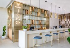 Bar, Cafe and Lounge 6 Sel de Mer Hotel & Suites