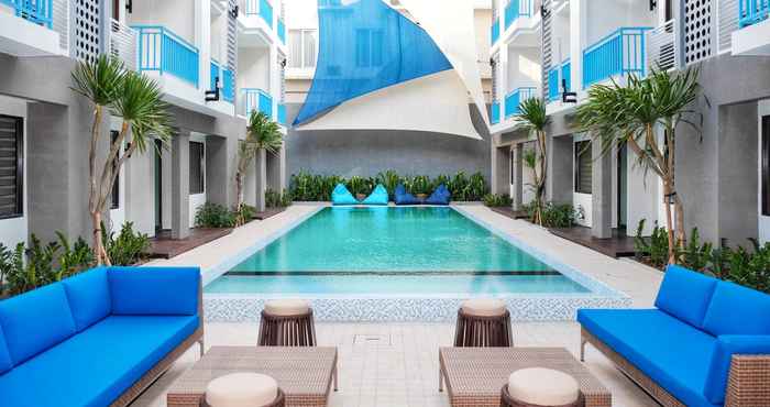 Swimming Pool Bloo Bali Hotel