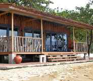 Bangunan 7 Crusoe Cabins Casobe