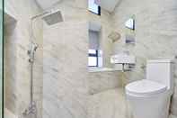 In-room Bathroom Breathtaking Studio Imperio Residence