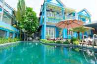 Kolam Renang Sunset Garden Villa Riverside