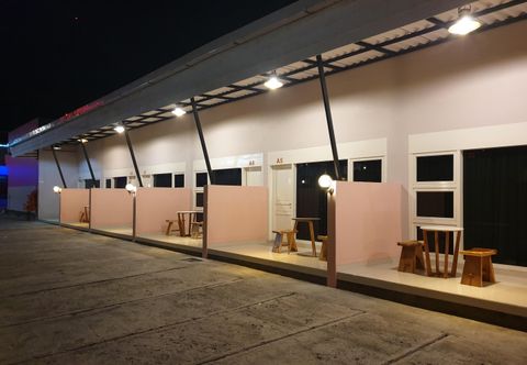 Exterior AOE Hotel