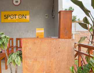 Lobi 2 SPOT ON 1746 Putri Kuning Residence