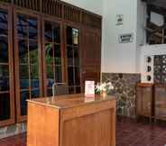 Lobby 6 SUPER OYO 1778 Omah Duwet