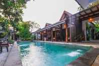 Swimming Pool OYO 1757 Villa Dende