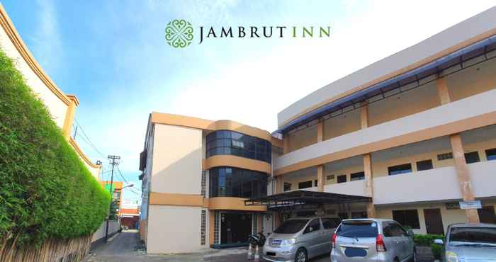 Bên ngoài Jambrut Inn