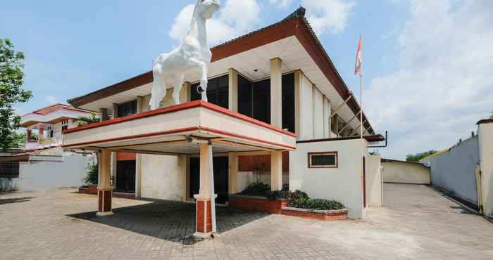 Exterior OYO 1578 Hotel Kuda Putih