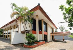 Exterior 4 OYO 1578 Hotel Kuda Putih