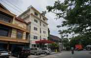 Exterior 5 OYO 1647 Hotel Pavilliun 02 Syariah