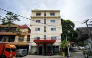 Exterior 3 OYO 1647 Hotel Pavilliun 02 Syariah