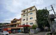 Exterior 4 OYO 1647 Hotel Pavilliun 02 Syariah