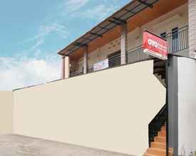 Exterior 4 OYO 1648 Penginapan Three Joye