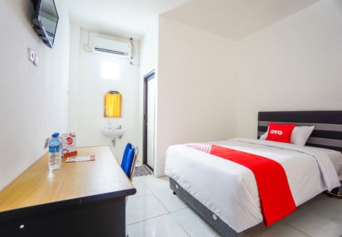 Bilik Tidur OYO 1693 Edward Residence Malalayang