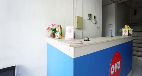 Lobi 2 OYO 1693 Edward Residence Malalayang