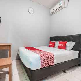 OYO リビング 1756 アミラ ゲストハウス 1, Warung ibu Yayu Samira Travel Jatimelatiホテル