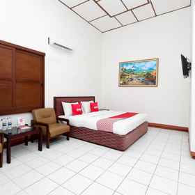 Bedroom 1 SUPER OYO Capital O 1644 Hotel Griya Kencana , Penumping Hotels