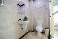 Toilet Kamar Vientiane Luxury Hotel