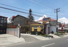 Bangunan 3 OYO 1698 Hotel Juma Eluk