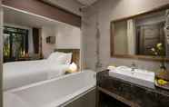 In-room Bathroom 6 The Bloom Pham Viet Chanh