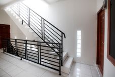 公共空間 OYO 1744 Midys