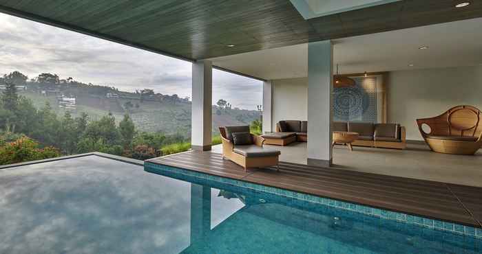 สระว่ายน้ำ 10 BR Mountain View Villa with a private pool