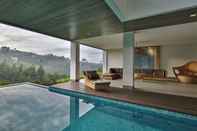 Kolam Renang 10 BR Mountain View Villa with a private pool