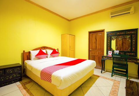 Bedroom OYO 1770 Hotel Mawar Saron 2