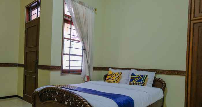 Kamar Tidur SPOT ON 1767 Villa Anggur Panderman