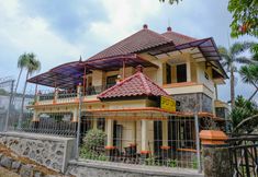 Exterior 4 SPOT ON 1767 Villa Anggur Panderman