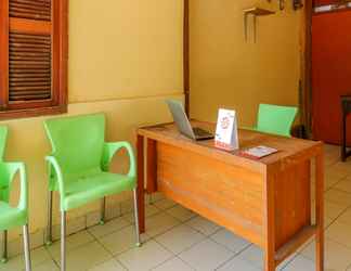 Lobi 2 SUPER OYO 1755 De'balcon Accomodation Near Ngurah Rai Airport