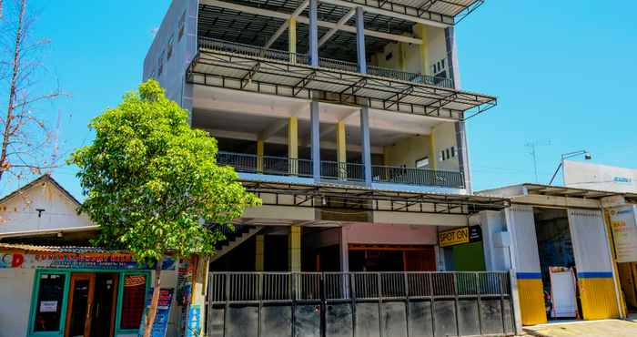 Exterior Super OYO 1759 Family Residence Syariah