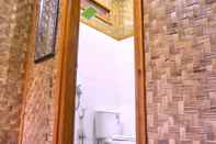 Toilet Kamar Saung Ciburial