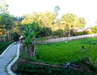 Bangunan 2 Saung Ciburial