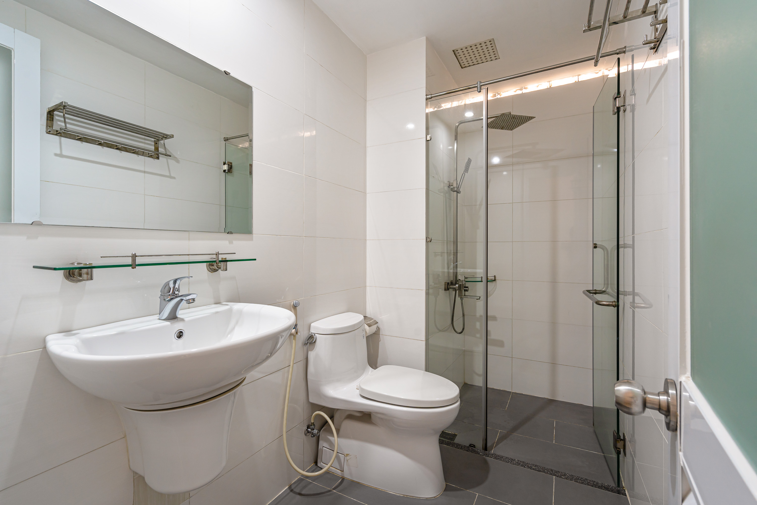 In-room Bathroom 7 Saigon One Serviced Apartment