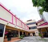 Exterior 3 OYO 1706 Hotel H&W Solo