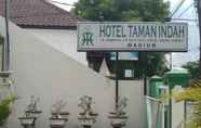 Bên ngoài 4 Hotel Taman Indah