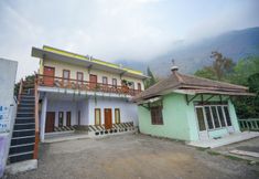 Exterior 2 OYO 1834 Family Homestay Syariah