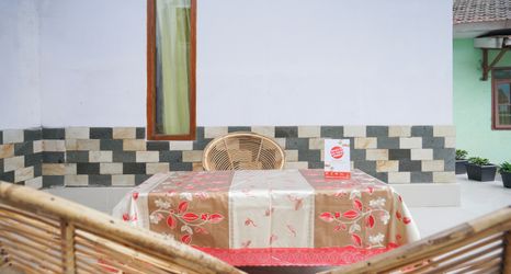 Lobby 2 OYO 1834 Family Homestay Syariah