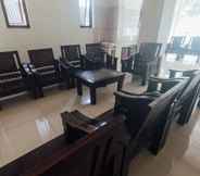 Common Space 6 OYO 1872 Sakinah Grand Soabali Hotel