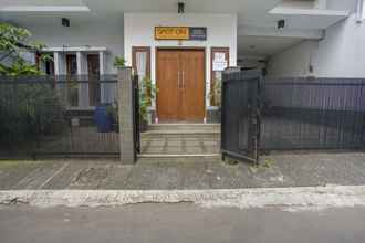 Bangunan 4 SPOT ON 1792 Roemah Nenekoe Guest House