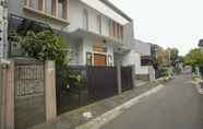 Luar Bangunan 4 SPOT ON 1792 Roemah Nenekoe Guest House