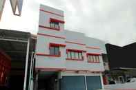 Bangunan Super OYO 1678 Jati Exclusive Homestay