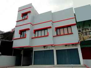 Bangunan 4 Super OYO 1678 Jati Exclusive Homestay