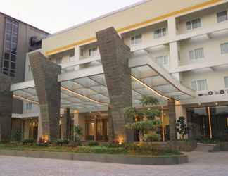 Bangunan 2 Pollos Hotel & Gallery