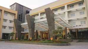 Pollos Hotel & Gallery, Rp 566.667