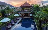 Kolam Renang 2 Java Wooden Villa & Residence