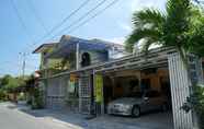 Bangunan 2 OYO 1854 Sepinggan Asri Syariah Guesthouse