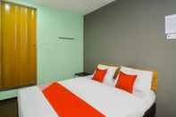 Kamar Tidur OYO 89465 Golden Lounge