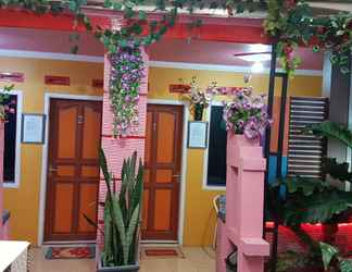 Exterior 2 Room at Darmo Homestay