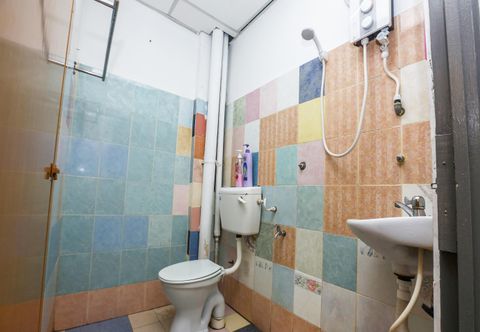 客室内バスルーム OYO 89434 Kb Rest Inn